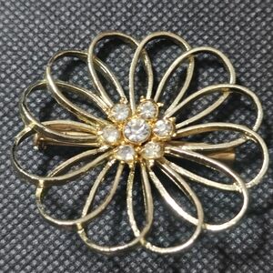 Elegant Vintage Gold Flower Brooch
